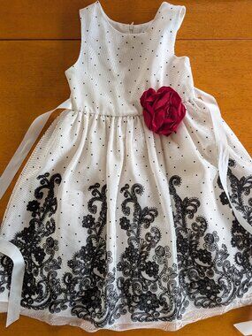 Beautiful Black and White Fancy Dress Kids Size 6
